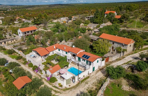 Benkovac Villa | Amazing villa Torine, 14 persons, 7 bedrooms, pool, garden, ECO, billiards