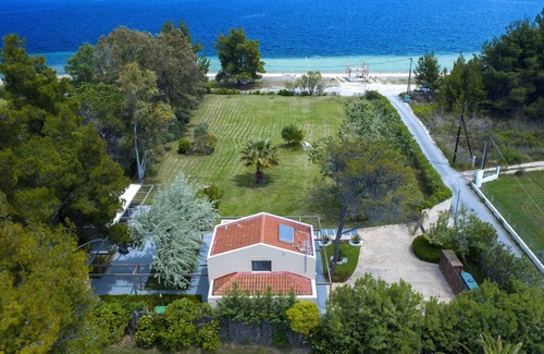 Vourvourou Villa | Amazing villa with huge garden on the beach