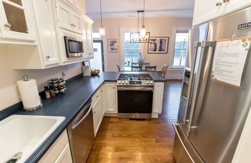 California Apartment | Amazing Water Views! Modern 2B in Historic Suite