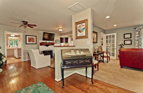 Bellamy House | Amazing Waterfront Getawaylong Term Renters are Welcome!