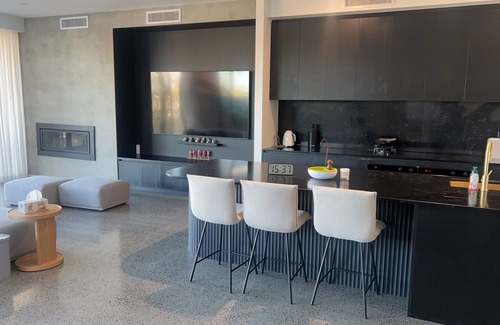 Coomera House | Amazing waterfront Luxury house&heated Pool& EV