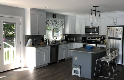 Poultney House | Amazing waterfront retreat on Lake St. Catherine