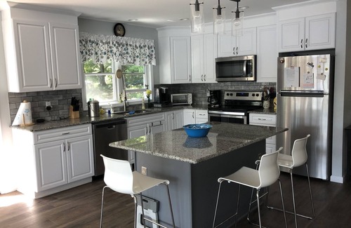 Poultney House | Amazing waterfront retreat on Lake St. Catherine