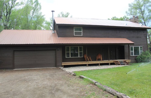 Gunnison House | Amazingly serene private river front house awaits!