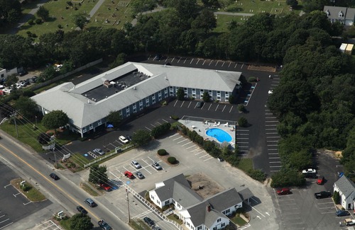 South Yarmouth Hotel | Ambassador Inn and Suites