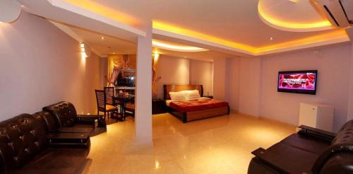 G-7 Sector Hotel | Ambassador Inn