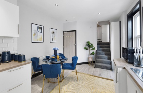 Munster House | Amber and Blue: Newly Renovated Designer Flat