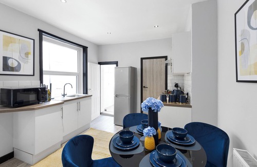 Munster House | Amber and Blue: Newly Renovated Designer Flat