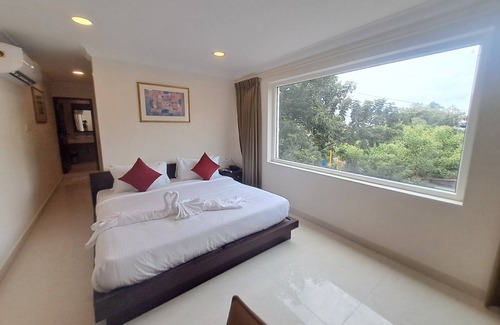 Nungambakkam Hotel | Amber Hotel Nungambakkam