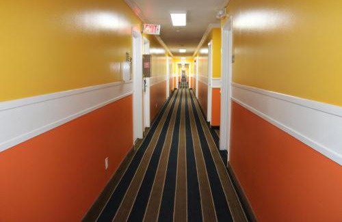 Le Mars Hotel | Amber Inn