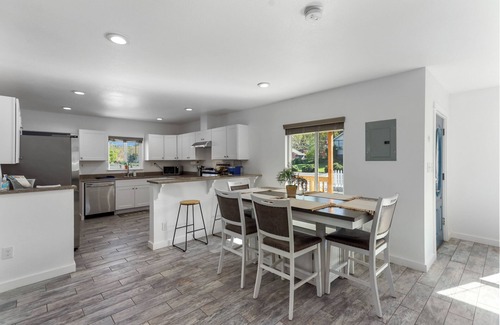 The Dalles House | Amber Nook! Always clean, and build to be comfortable!