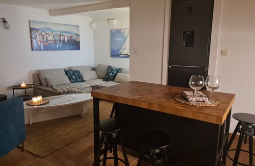 Dubrovacko Primorje House | Amber's Place, cosy house with pool and sea views