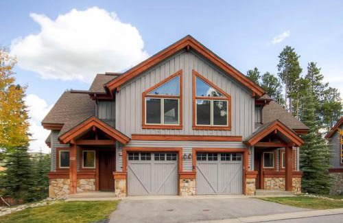 Four O'Clock House | Amber Sky - Ski-In Ski-Out Apartment