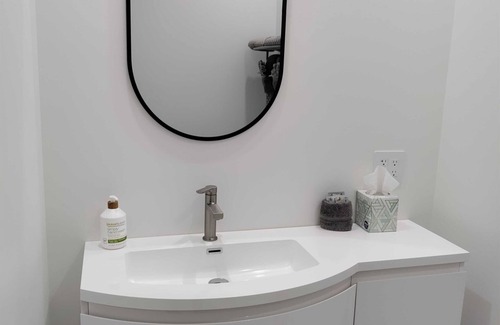 Hector House | Amber Suite: Two Bedrooms w/Lake View