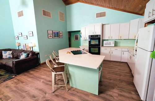 Spanish Wells House | Amberjack House - 3 Bedroom House On The Beach!