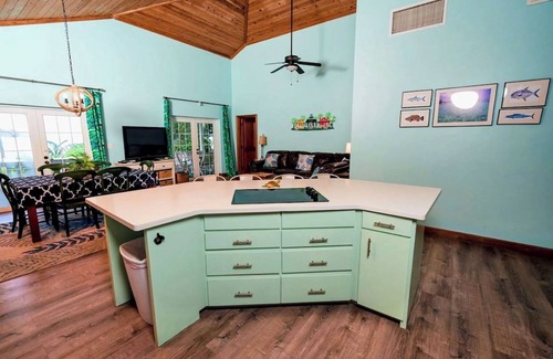 Spanish Wells House | Amberjack House - 3 Bedroom House On The Beach!