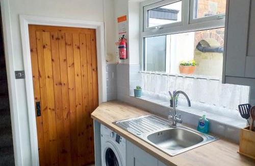 Alfreton House | Amberley Cottage