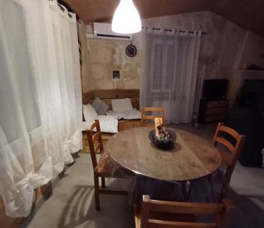 Prignac-et-Marcamps Apartment | Ambiance chalet