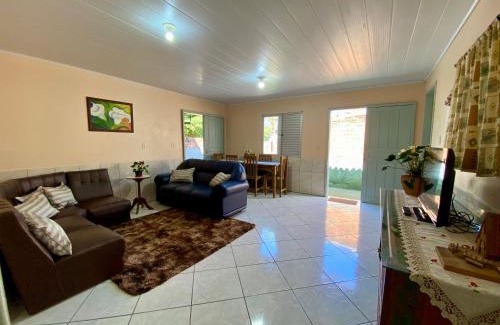 Vila Nova House | Ambiente ideal para famílias, casa conjulgada com Wi-Fi rápido, cozinha exclusiva e equipada, varanda com churrasqueira - A apenas 1 km da praia e 5 km da charmosa Praia da Vila