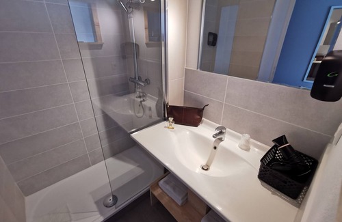 Amberieu-en-Bugey Hotel | Ambotel La Tourmaline