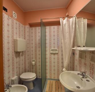 Iseo Hotel | AMBRA HOTEL - The only central lakeside hotel in Iseo