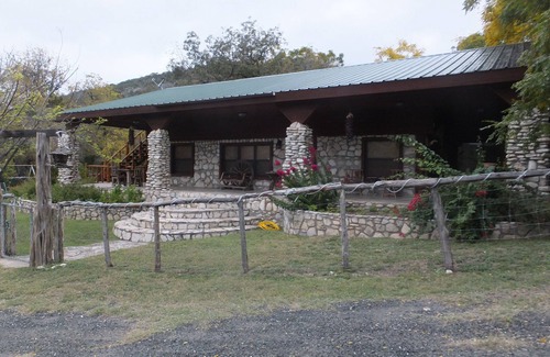 Barksdale House | Ambush Hill Ranch at the end of the road with clear water and abundant wildlife.