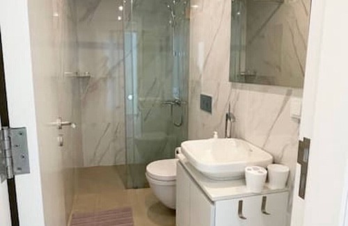 Aamchit Ski Chalet | Amchit Bay Beach Residences 3BR Rooftop w/ Jaccuzi