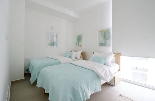 Aamchit Ski Chalet | Amchit Bay Beach Residences 3BR Rooftop w/ Jaccuzi