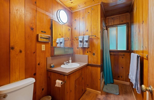 Boulder Creek Hotel | Ameer - room Masoods Lodge