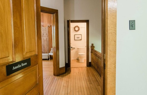 Central Lake Apartment | Amelia Room BW Boutique Hotel