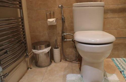 London Borough of Ealing Apartment | Amelia's Place in Perivale