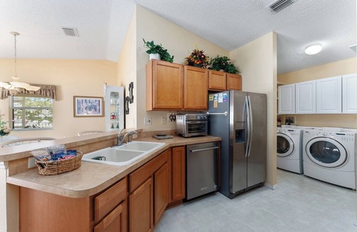 Summerhill House | Amelia Villa-Pet Friendly 2 Bd-Great Location