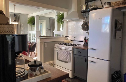 Sheridan House | Amenities Galore Sweet Li’l Bungalow in Sheridan