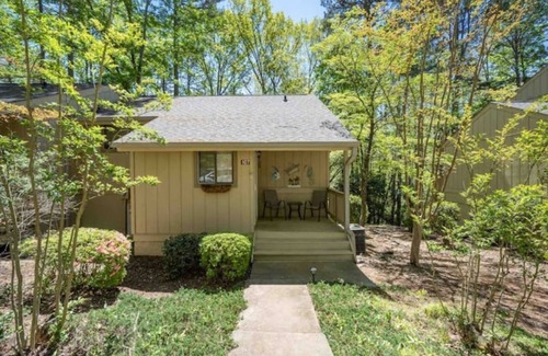 Salem House | Amenities Gated Lake Keowee Super Clean