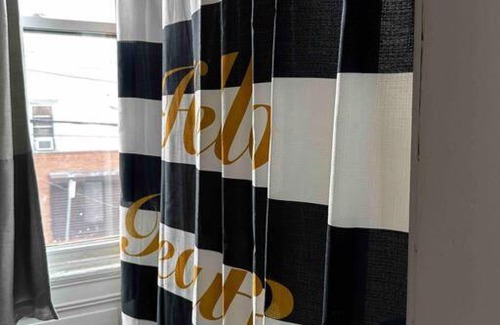 Newbold Apartment | Amenity filled cozy studio