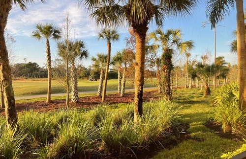 Naples Condo | Amenity-filled golf course community. Restaurants, pools, fitness/spa near Marco