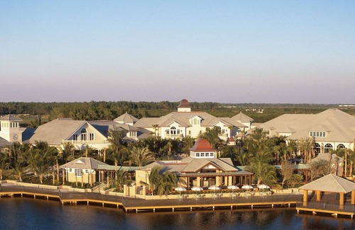 Naples Condo | Amenity-filled golf course community. Restaurants, pools, fitness/spa near Marco