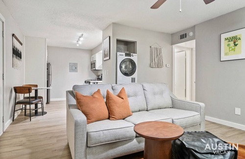 Brentwood Apartment | Amenity Heavy Serene Apt in Convenient Location