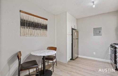 Brentwood Apartment | Amenity Heavy Serene Apt in Convenient Location
