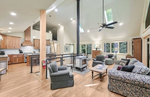 Weaverville Apartment | Amenity-Packed Holiday Home