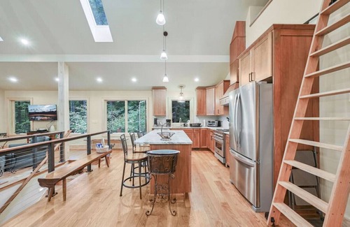 Weaverville Apartment | Amenity-Packed Holiday Home