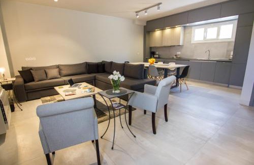 Leonidio House | Amera - Troumpas Family Apartments