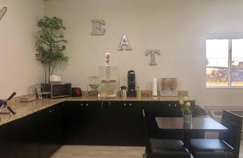 Brinkley Hotel | America's Best Value Inn