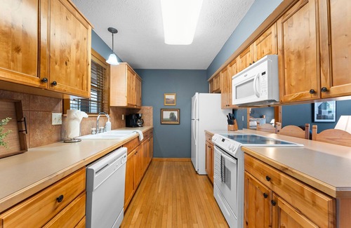 Reeds Spring Cabin | America's Cabin! 3 Pools! By Silver Dollar City!