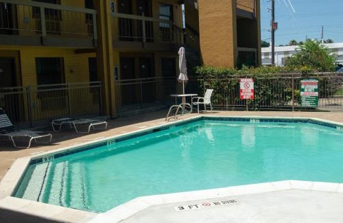 Clodine Hotel | America's Inn Houston/Stafford/Sugarland