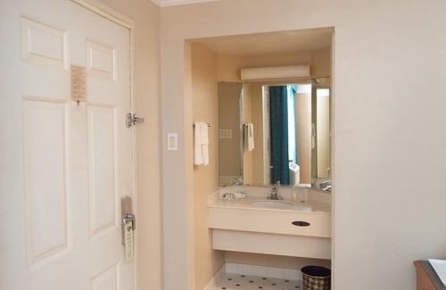 Braeburn Hotel | America's Inn - Houston