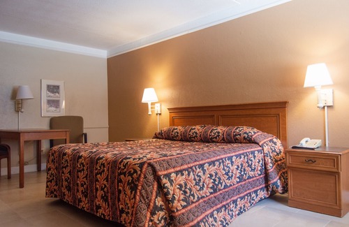 Braeburn Hotel | America's Inn - Houston