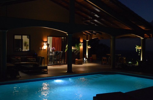 Ciudad Cortes House | American comfort/Costa Rican Flair! Luxury home in the jungle with ocean views!