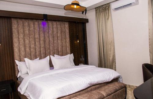 Oshodi-Isolo Bed & Breakfast | American court hotel ltd