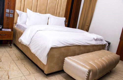 Oshodi-Isolo Hotel | American Court